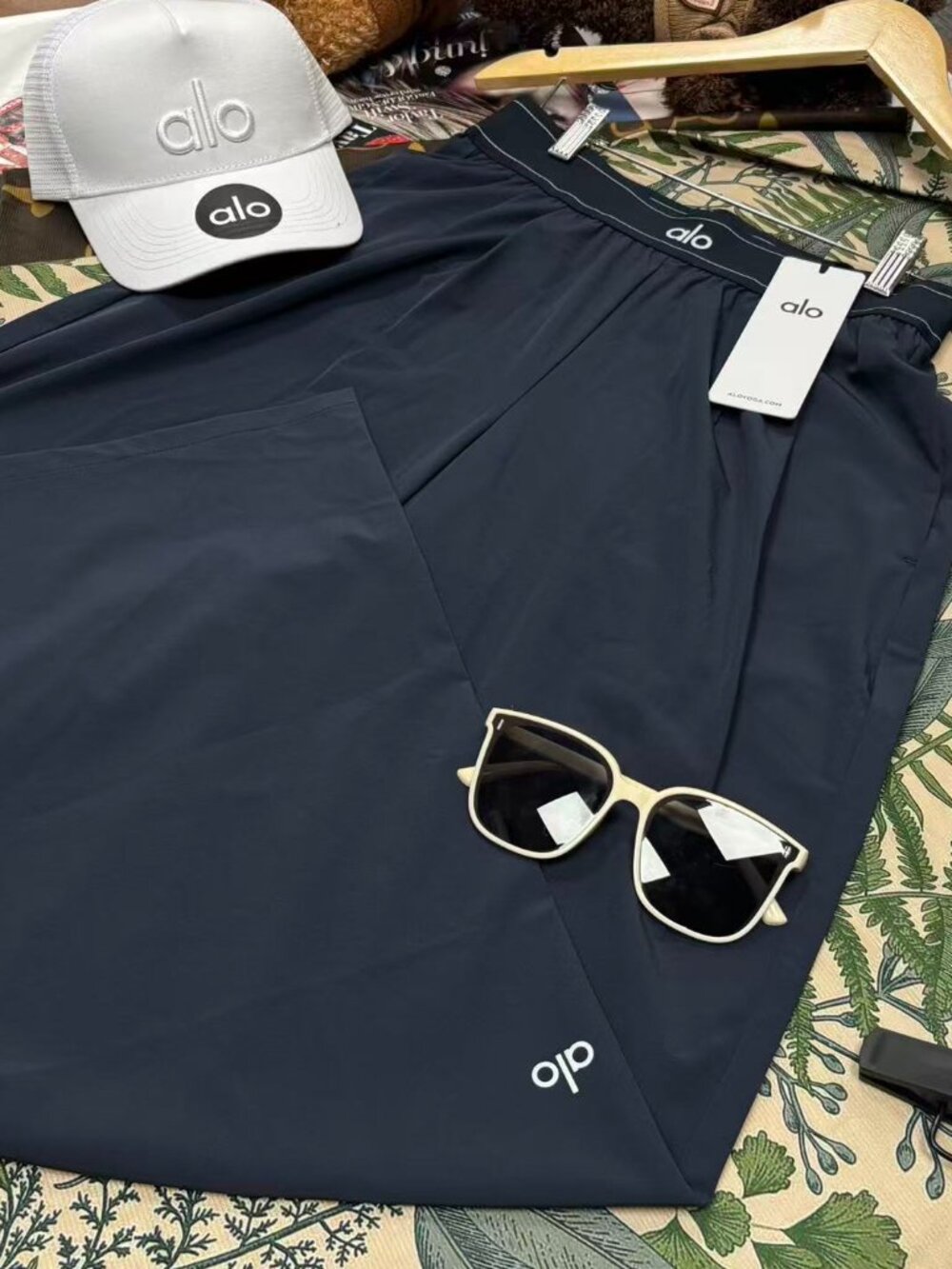 ๐ Alo Yoga Suit Up Trouser Navy Blue (Regular Version Inner Seam 30 inches) - Picture 6 of 10